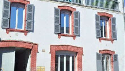 Tarbes Immeuble résidentiel labelisé et classé Proche des Halles Marcadieu et Brauhauban et du Parc des expositions - Appartements Appaloosa T2 Rdc et Pyrénéa T2 au 1er étage avec terrasse couverte -Parking gratuit- - Photo 1, Garden, shuttle, sunbed, Shopping Area, stove, dishwasher, Shower, wardrobe, heating, toaster, Game Room, Squash