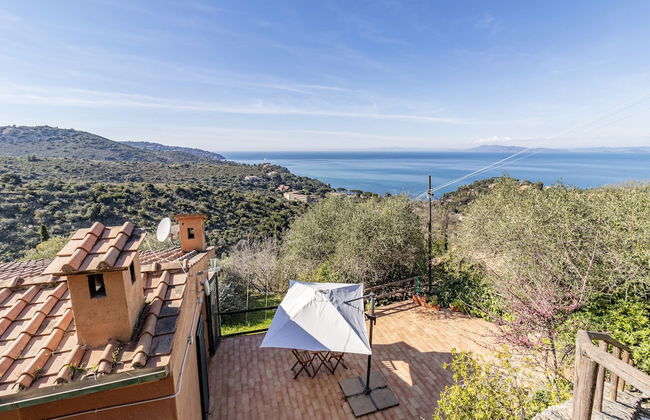 Bright Home With Wonderful Sea View - Photo 1