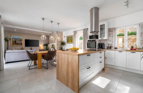 Villa Ani! Traditional and luxurious 4-bedroom villa with heated pool and sea views - Foto 12