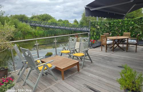 The Floating Home at Upton - Photo 2