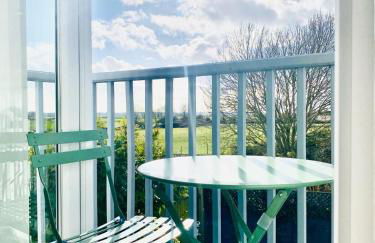 Sun Set House With Hot Tub - Photo 28