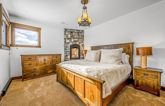 Inuksuk Lodge 4800 sq ft of Excellence - Photo 7