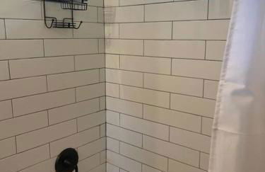 Cozy 2-bedroom Farmhouse with parking on premise - Foto 2