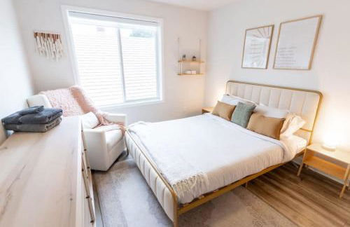 Comfy Family Home, Walkable Neighborhood + Patio! - Foto 16