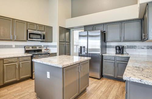 Game Room and Backyard Oasis Avondale Group Getaway - Foto 11