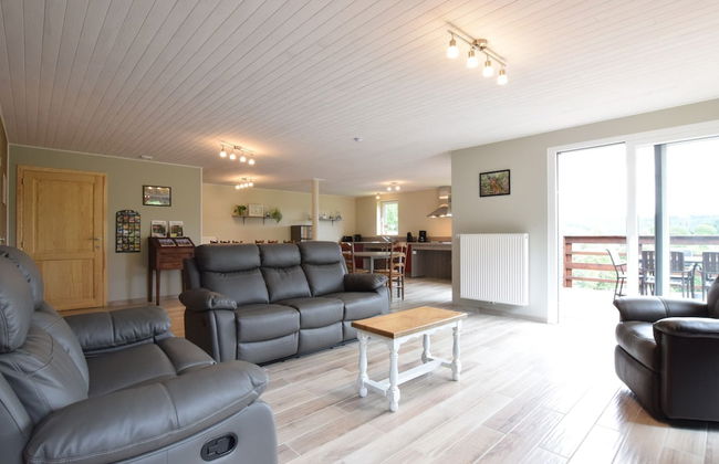 Superb Villa With a Large Garden - Photo 10