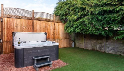 Cotswold holiday let with hot tub - The Old Garage - Foto 2, Garden, Garden view