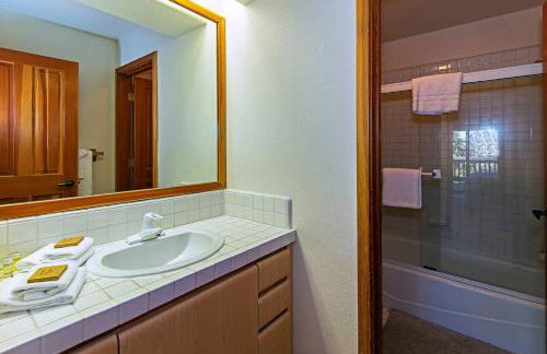 SnowCreek #936 Shared Pool & Hot Tub - Photo 10