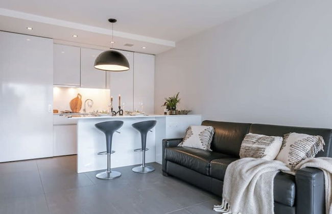 Modern Apartment in Centre With Parking - Foto 3