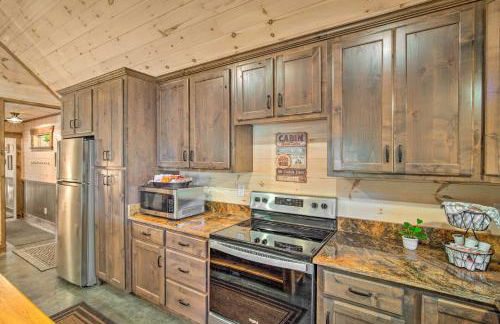 Stunning Cabin Getaway with Private Hot Tub! - Foto 9