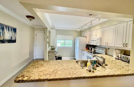 lovely 2BED 2BA vacation rental near the Beach - Photo 27