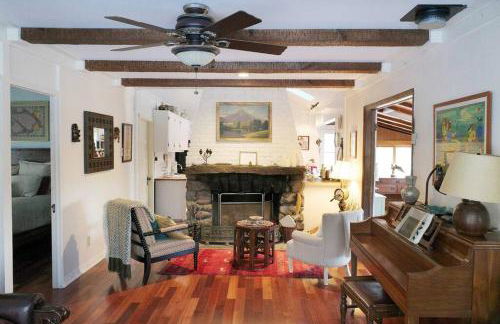 Enchanted Woodstock Cottage with hot tub - Foto 20