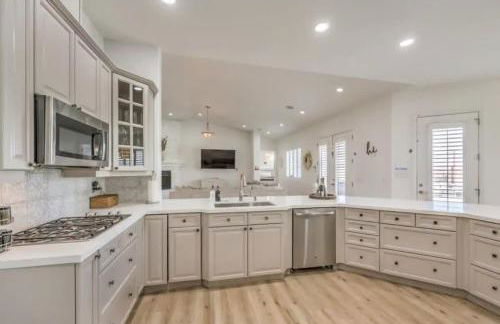 Luxury 5BR Villa Pool Hot Tub RV Friendly - Foto 6