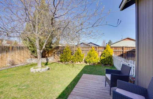 Charming Bend Home with Porch and Yard Great Location - Foto 20