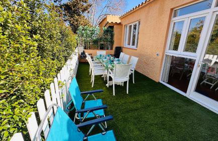 Casa con jardín a 40 metros de la playa. VR. - Foto 1