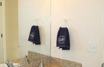 3 queen beds, 1 twin bed, 2 rooms, 1 and a half bath, self check-in, flexcation equipped - Foto 29