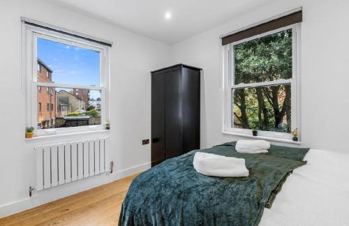 2 Bedroom Flat By Key Light Properties Short Lets & Serviced accommodation two minutes walk from Canada Water Station - Great for Contractors, Group and Family - Foto 59