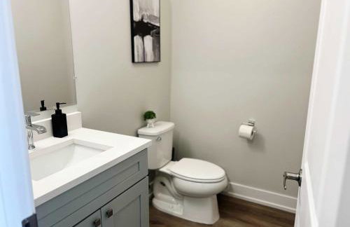 Warrenville Retreat 4BR 3 Bath Townhouse - WV2 - Foto 25