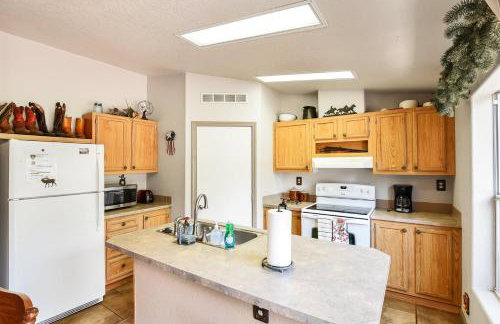 The Ponderosa Scenic Forest Views Fire Pit BBQ Pet-Friendly Now with Wi-Fi - Photo 7