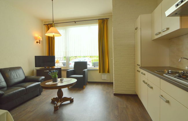 Snug Apartment in Schin op Geul Near Public Pool - Photo 24