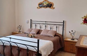 Villa Radiosa In Sicily with private fenced pool, Please read, leggete, HOST INFO for correct cost - Foto 6