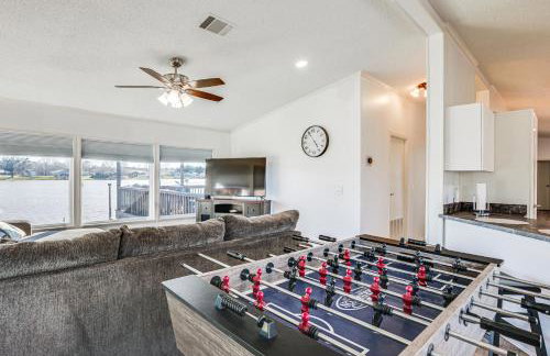 Waterfront Trinity Vacation Rental with Hot Tub! - Photo 3