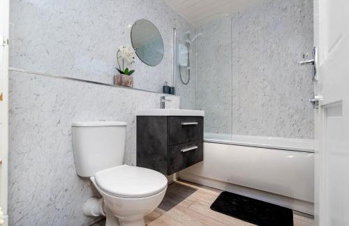 Pitcairn Residence-3Bedroom House-by Holiday Homes - Foto 16