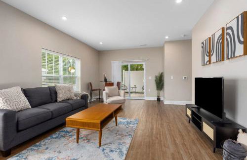 Modern 2BR 2BA New Build Condo with Garage & Patio - Foto 27