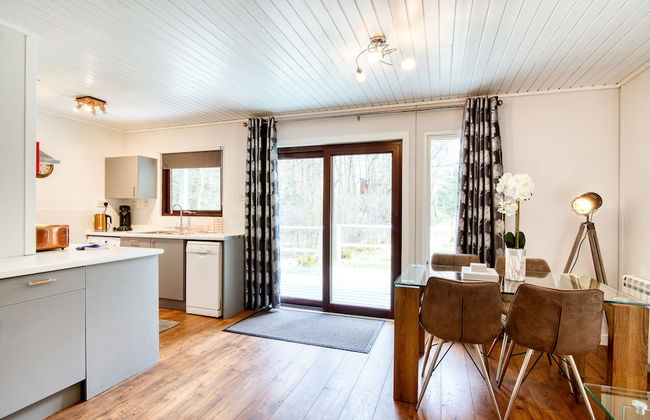 Otter With Mountain View and Enclosed Decking - Foto 5