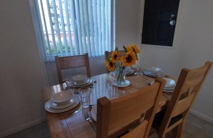 Leeson House in Harborne, Birmingham near Botanical Gardens, Queen Elizabeth Hospital, Birmingham University, Utilita Arena, Edgbaston Cricket Ground, Cadbury World and the Midland Art Centre, with free parking - Photo 21