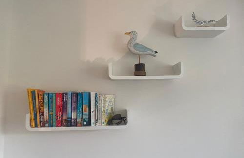 Bramblebee Cottage Salthouse - Photo 15