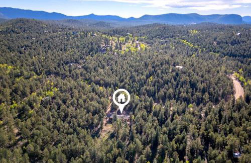 Cozy Wolfcamp Chalet with Hot Tub, Views with Fast Wifi - Foto 28