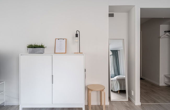 Spacious Downtown Apt with Balcony that Hosts 10 - Foto 6