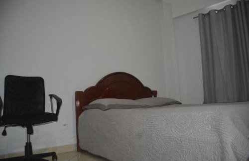 Dois quartos Cozinha completa Wi Fi Self check in com senha Central e perto de tudo a 4,4Km da Rodoviária e 15,4 km do Aeroporto Apartamento 301 - Foto 12