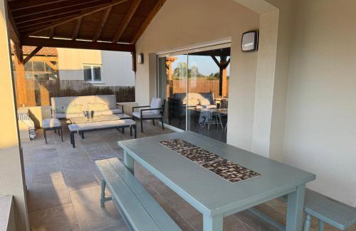 Villa Moana Lagune 4 chambres, 4 salles de bain, piscine privative chauffée à 30 degrés toute l année, balnéo, terrain de pétanque privé, ping-pong - Foto 4
