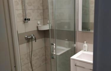 STUDIO CANNES A 5 MN A PIED DE LA GARE TOUT CONFORT AVEC BALCON - Foto 8