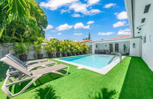 Luxury Vacation House in Miami’s Center! - Photo 19