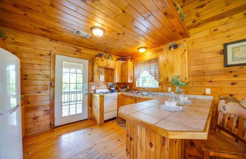 Scenic Oklahoma Studio Cabin on 80 Acres with Views! - Foto 10