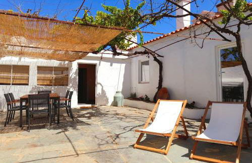 StoryHouse33 - Casa com histórias, pátio e jacuzzi - Foto 1