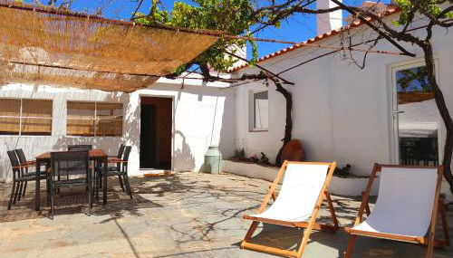 StoryHouse33 - Casa com histórias, pátio e jacuzzi - Foto 1