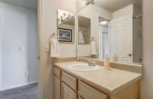 Gorgeous Pikes Peak Views, Fireplace & 3-Bedrooms - Foto 15