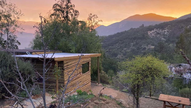 Pôr do sol na cabana romântica