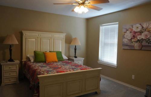 Massive lakefront home with HOT TUB - Foto 49