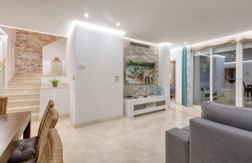 Hanami Alcazaba Beach Penthouse - Photo 2