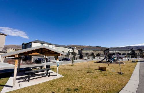 Ski Haven Hideaway near PC - Photo 43
