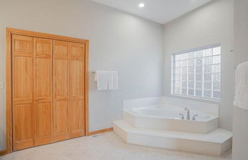 Amazing Vacation Home on the 56 MM, Dock, Water Toys, Fire Pit, 5 bedrooms/5 baths - Foto 32