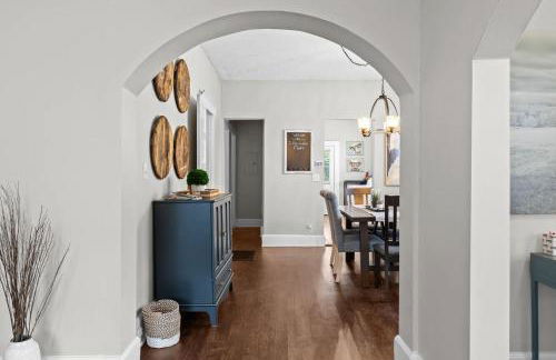 Stylish Home in Historic District Near Riverwalk - Foto 21