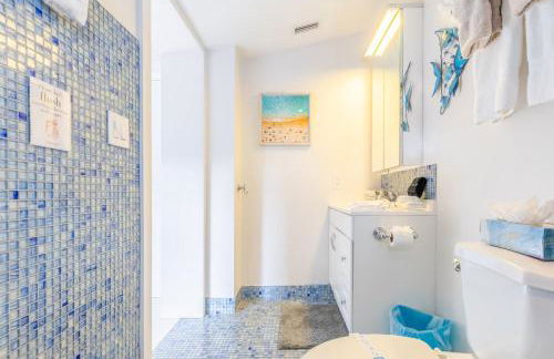 Fun Family-Friendly Poolside Escape Near Beach - Foto 17