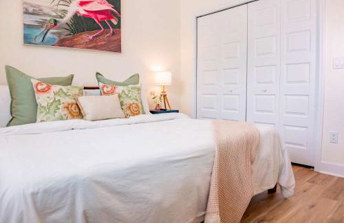 The Royal Crane Suite Newly Built Upscale Central - Photo 19