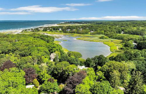 1 Story Family Home Half Mile to Beach with Patio , Grill, Office with Twin Beds, Peaceful Wooded Setting, Spacious Driveway, Garden Views, Walk to Shore, Perfect Cape Cod Getaway for Families - Foto 47